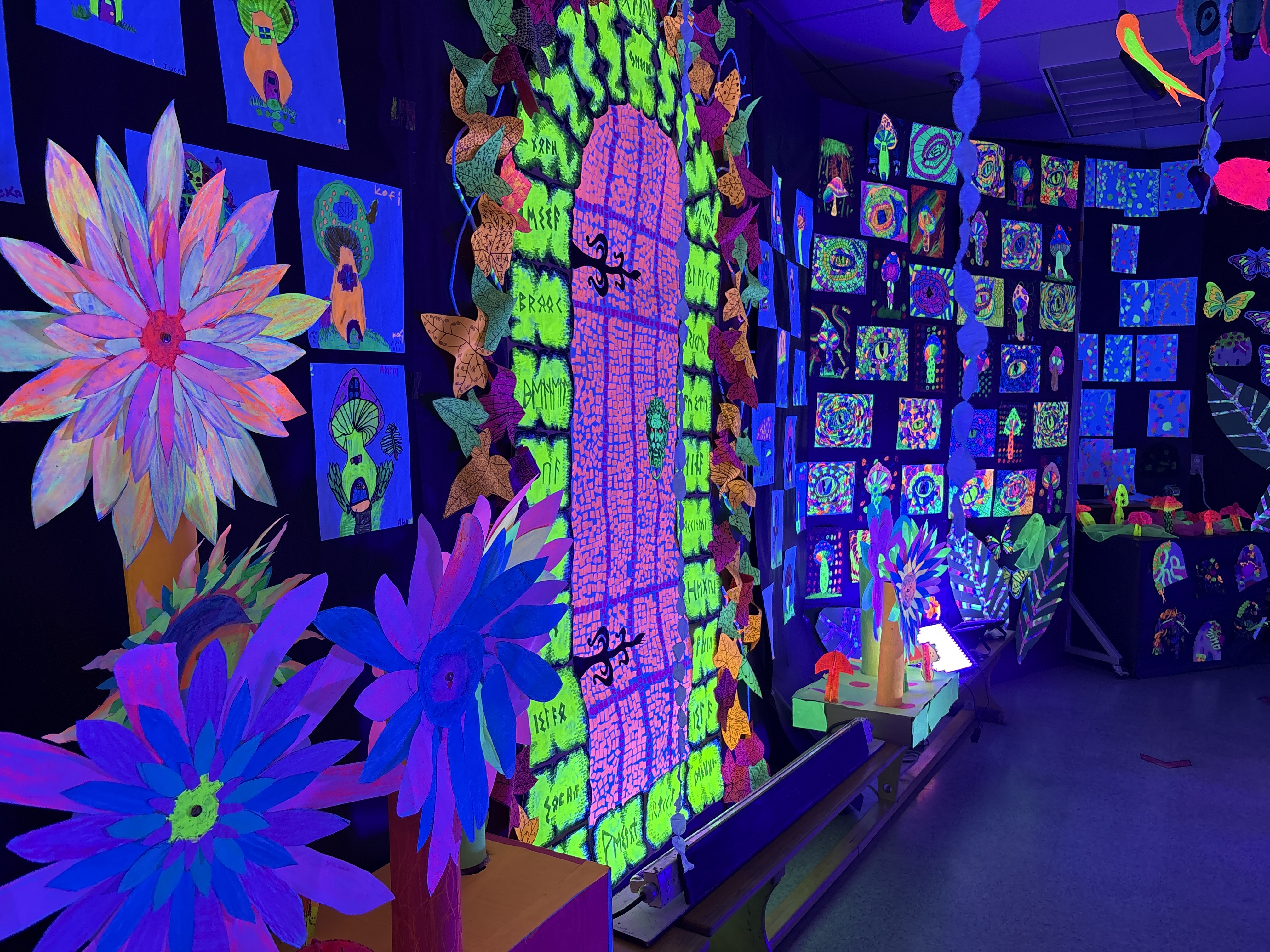 Glow Gallery - HPE-4